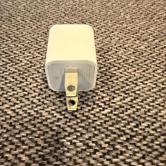 Apple 5W USB Power Adapter - Picture 6 of 8